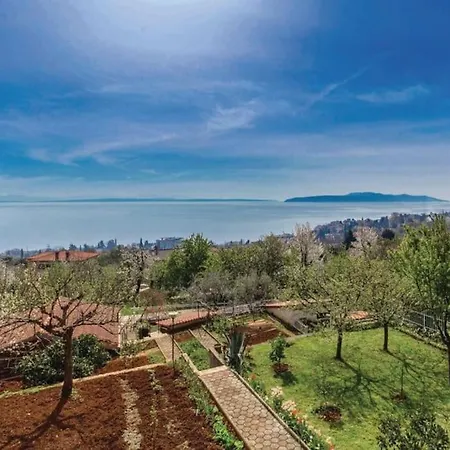 Апартаменты Cozy With A Sea View *